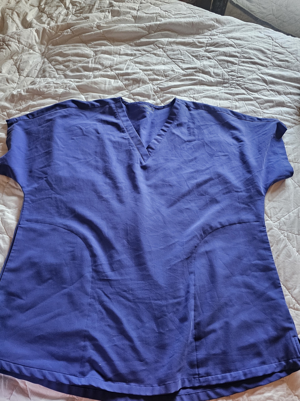 Women's V-Neck Scrub Top and Jogger Set in Deep Blue - Picture 3 of 4